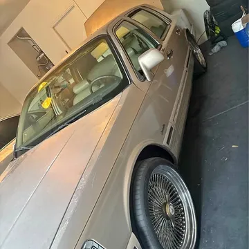 1997 Lincoln Town Car Signature Sedan 4D