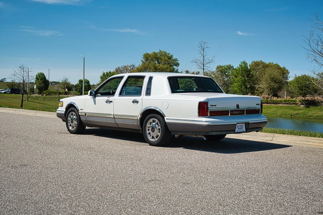 1997 Lincoln Town Car - Image 4 of 21