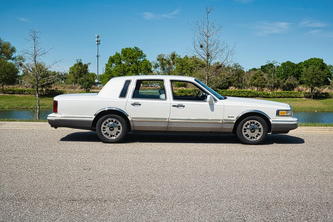 1997 Lincoln Town Car - Image 7 of 21