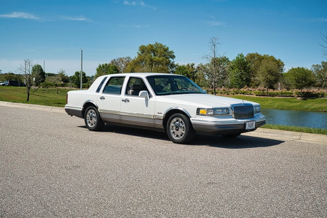 1997 Lincoln Town Car - Image 9 of 21