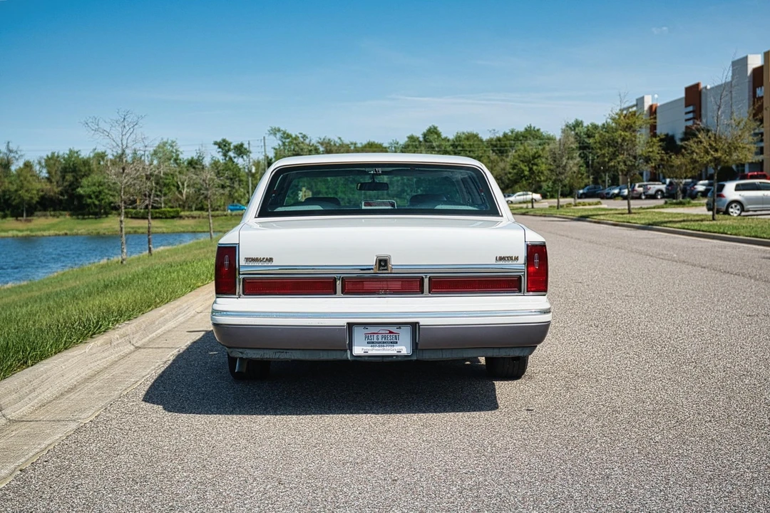 1997 Lincoln Town Car - Image 5 of 21