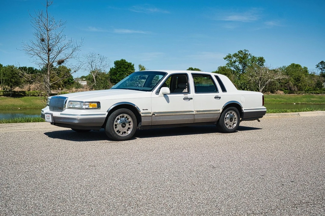 1997 Lincoln Town Car - Image 19 of 21