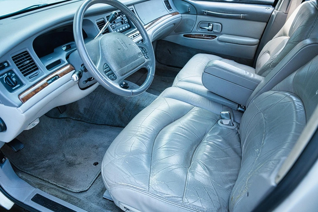 1997 Lincoln Town Car - Image 11 of 21