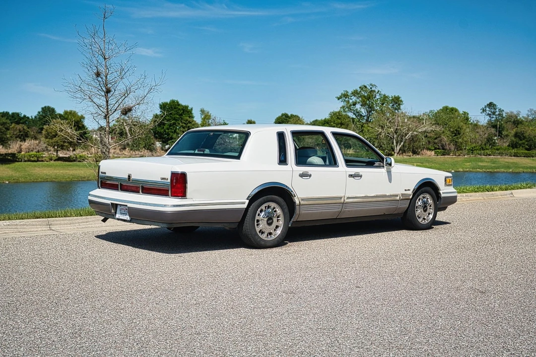1997 Lincoln Town Car - Image 6 of 21