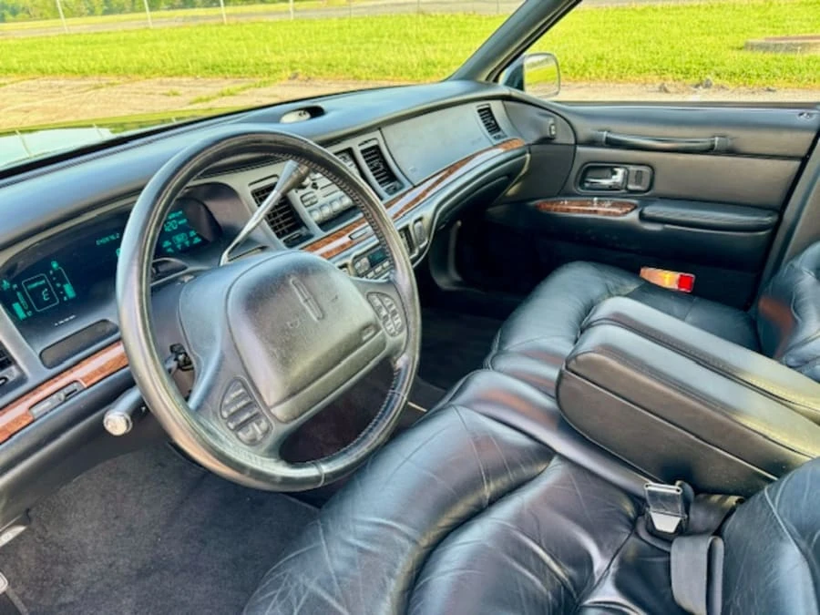 1997 Lincoln Town Car - Image 26 of 31