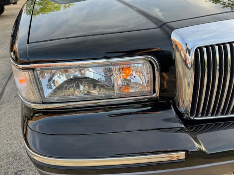 1997 Lincoln Town Car - Image 22 of 31