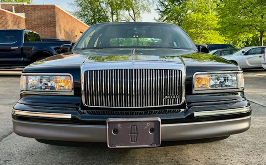 1997 Lincoln Town Car - Image 19 of 31