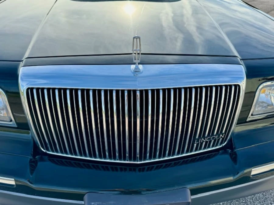 1997 Lincoln Town Car - Image 11 of 31