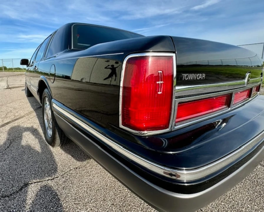 1997 Lincoln Town Car - Image 23 of 31
