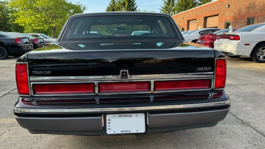 1997 Lincoln Town Car - Image 5 of 31