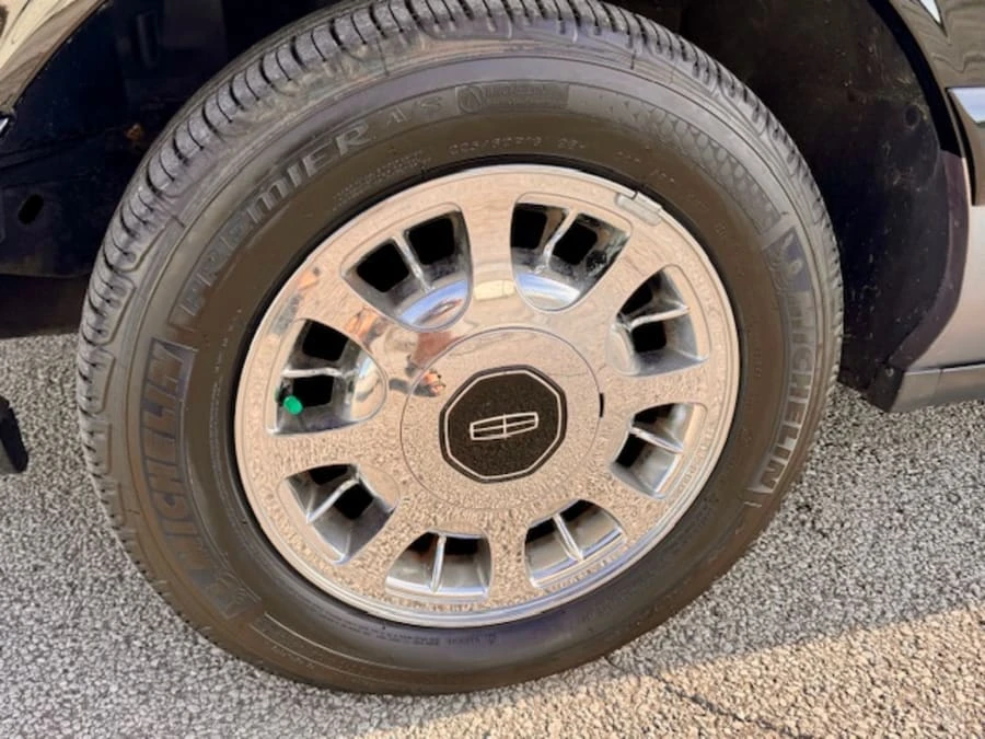 1997 Lincoln Town Car - Image 13 of 31