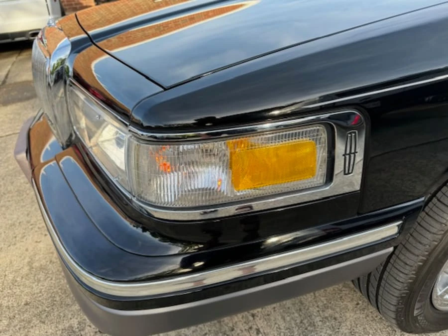 1997 Lincoln Town Car - Image 24 of 31