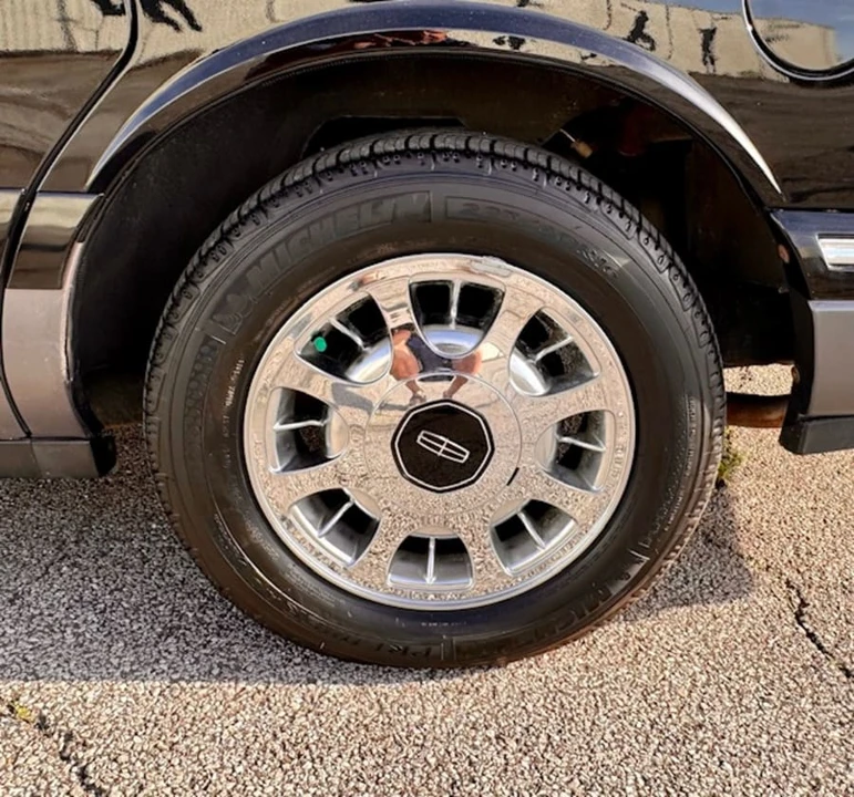 1997 Lincoln Town Car - Image 21 of 31