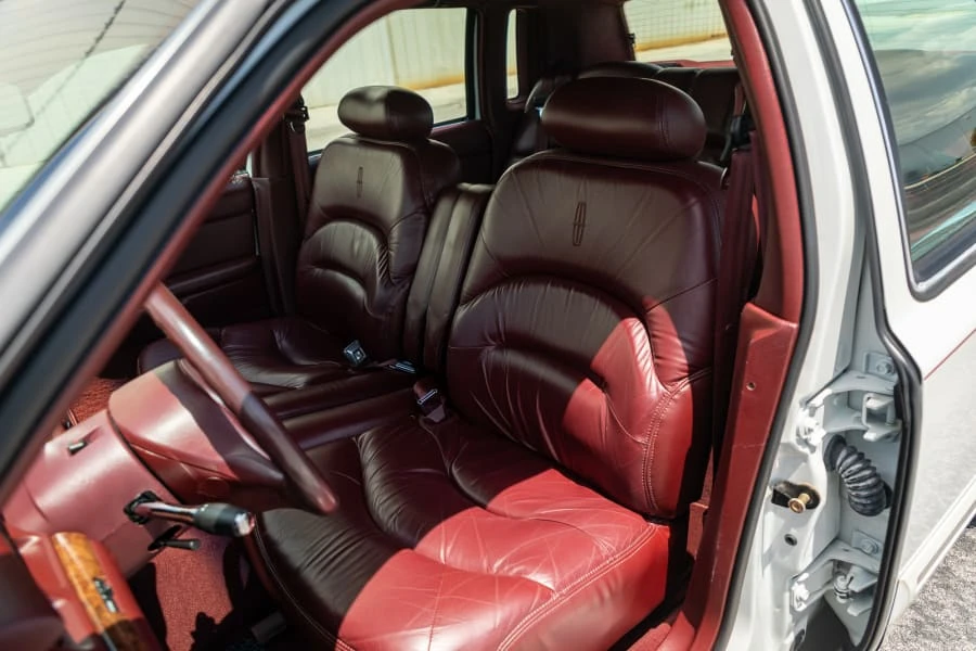 1997 Lincoln Town Car - Image 21 of 31