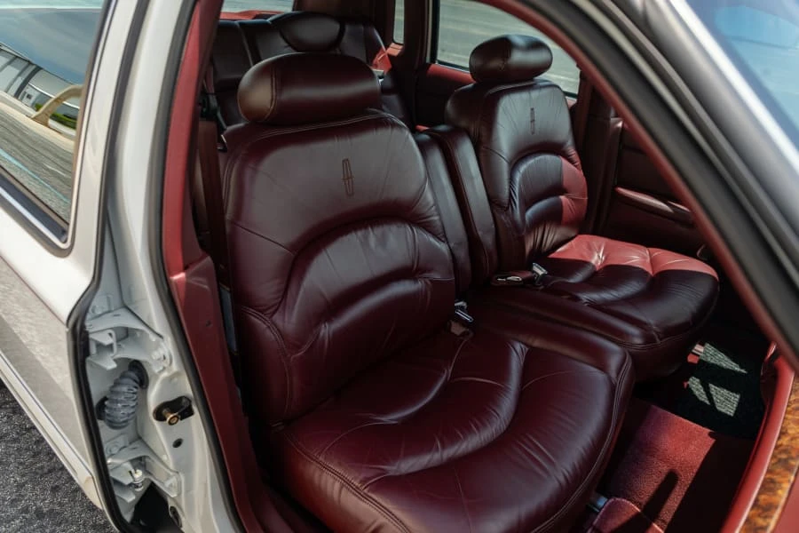 1997 Lincoln Town Car - Image 25 of 31