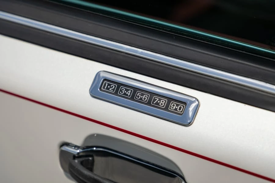 1997 Lincoln Town Car - Image 7 of 31