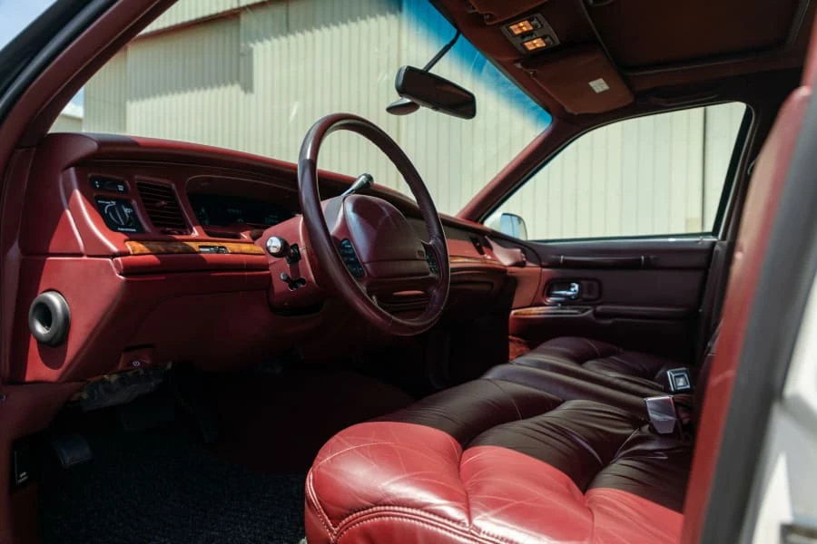 1997 Lincoln Town Car - Image 23 of 31