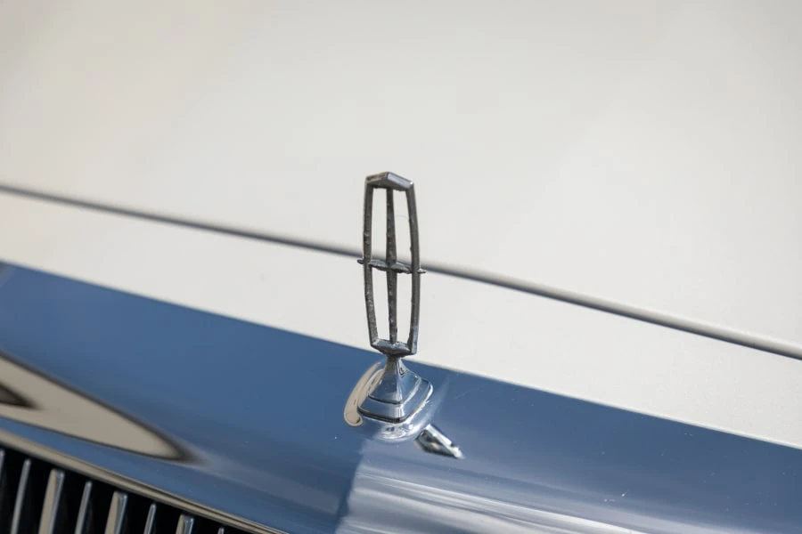 1997 Lincoln Town Car - Image 9 of 31