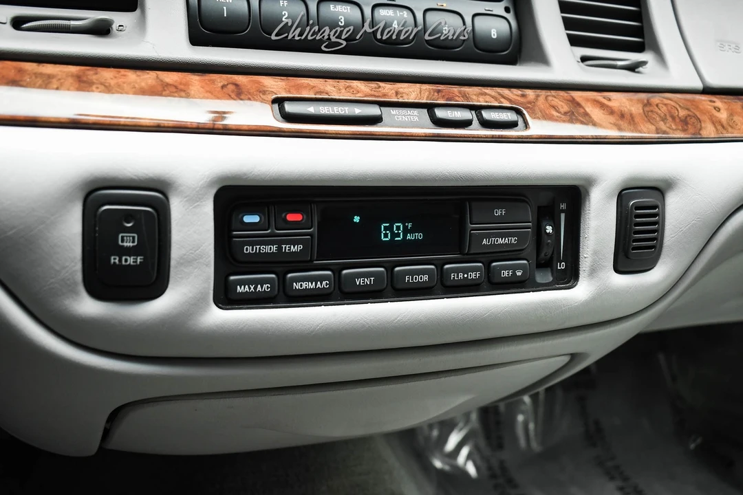 1997 Lincoln Town Car - Image 16 of 21