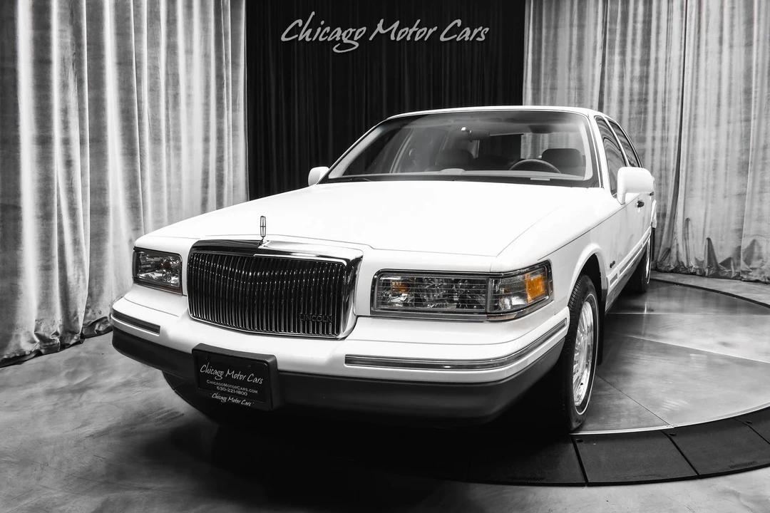 1997 Lincoln Town Car - Image 2 of 21