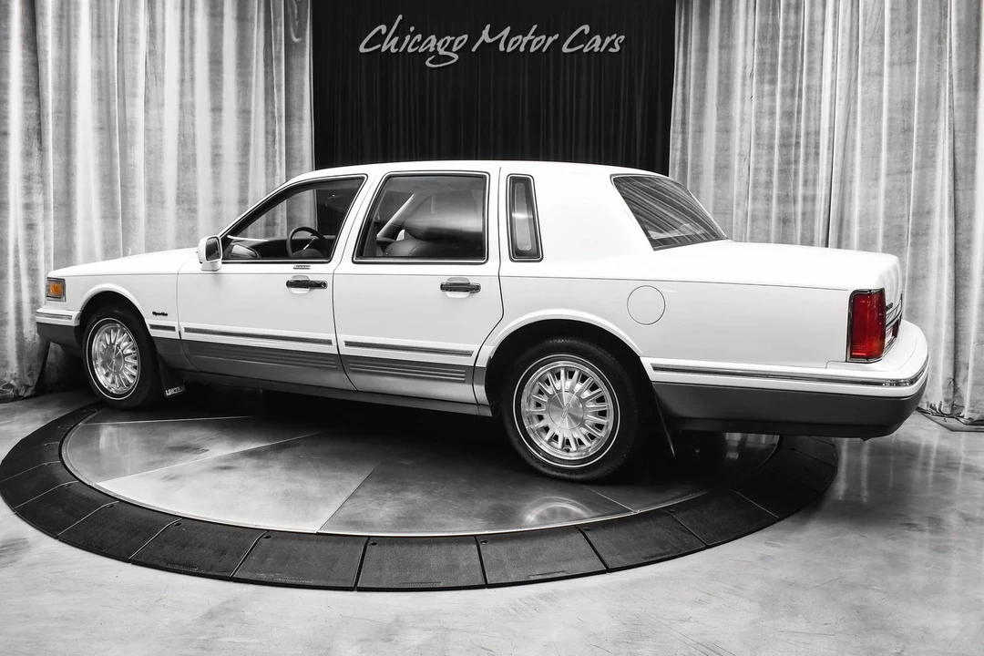 1997 Lincoln Town Car - Image 3 of 21