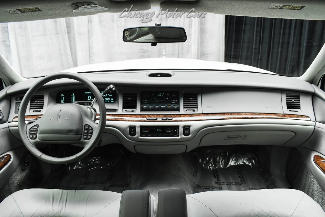 1997 Lincoln Town Car - Image 19 of 21