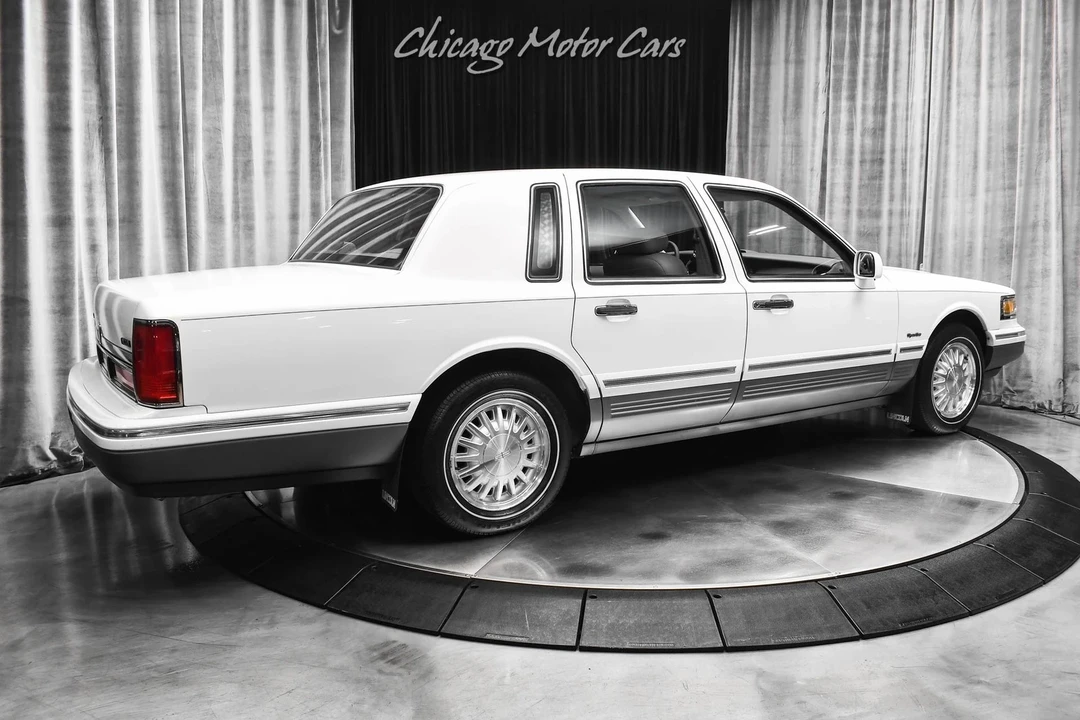 1997 Lincoln Town Car - Image 5 of 21