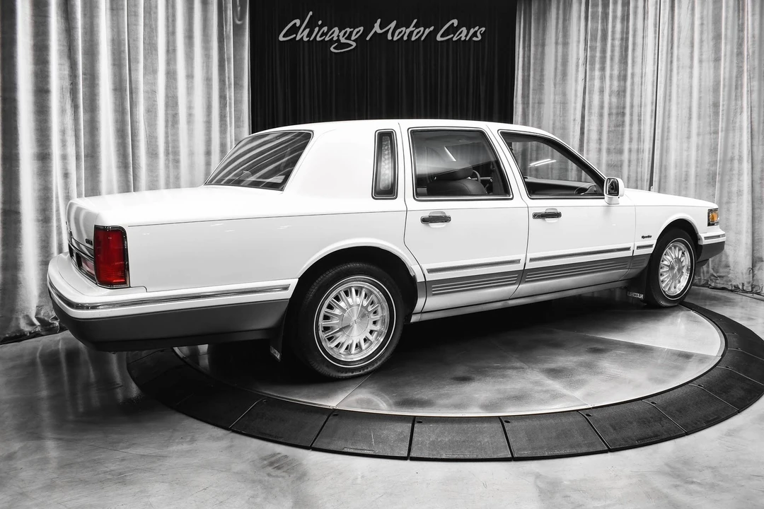 1997 Lincoln Town Car - Image 5 of 12