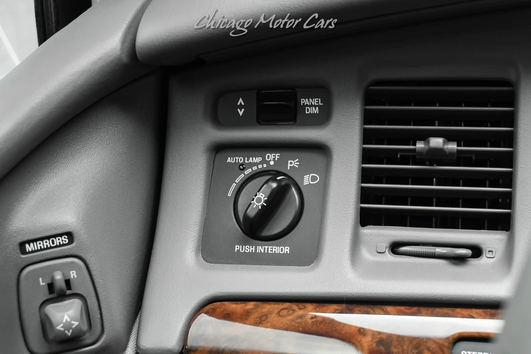 1997 Lincoln Town Car - Image 10 of 12