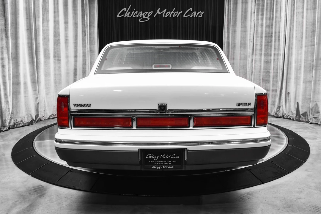 1997 Lincoln Town Car - Image 4 of 12