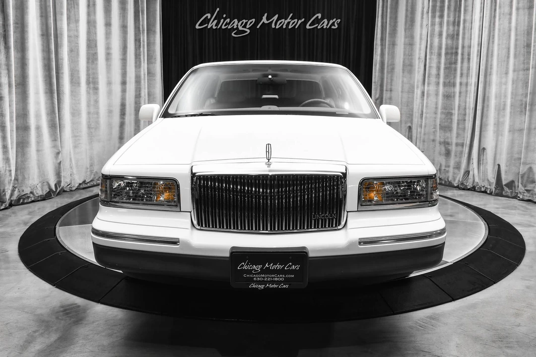 1997 Lincoln Town Car - Image 7 of 12