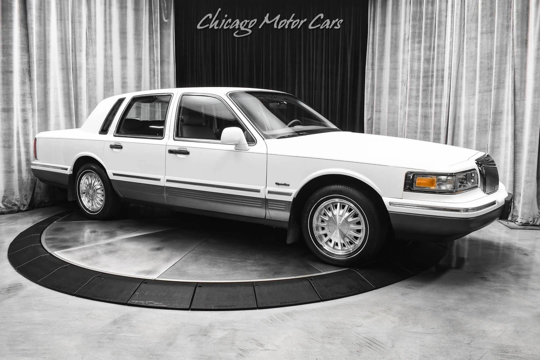 1997 Lincoln Town Car - Image 6 of 12