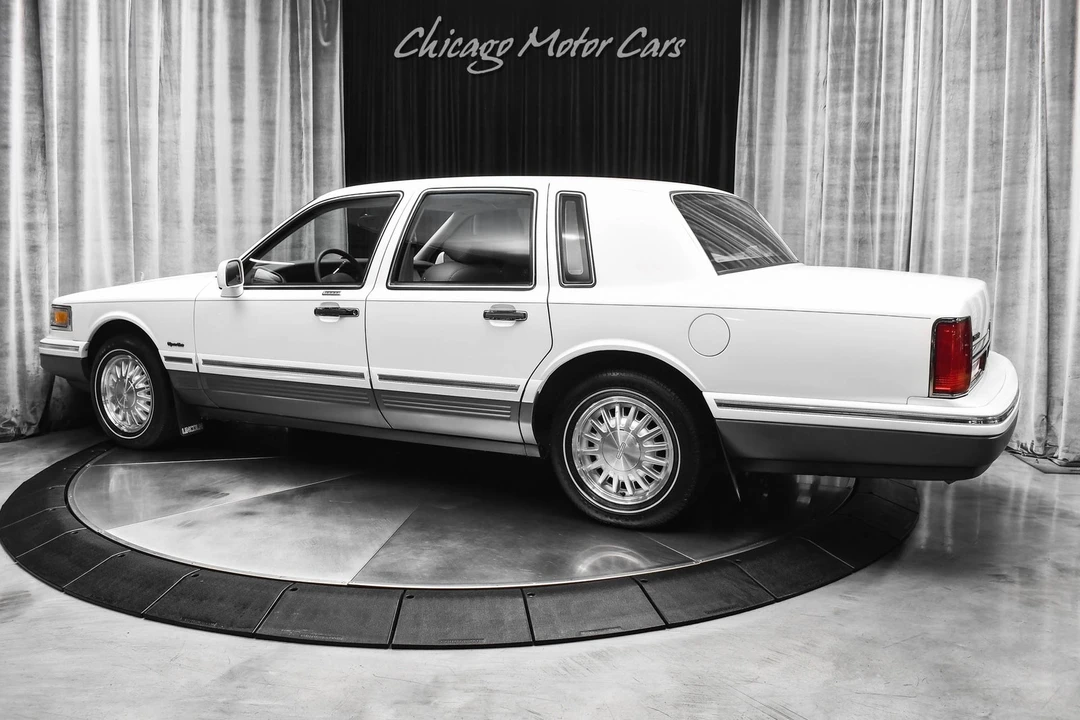 1997 Lincoln Town Car - Image 3 of 12