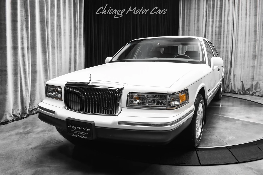 1997 Lincoln Town Car - Image 2 of 12