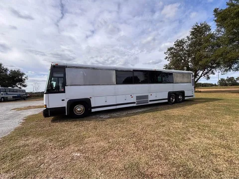 1997 MCI 102DL3 Motorhome