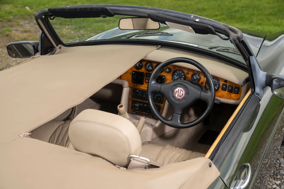 1997 MG RV8 - Image 7 of 31