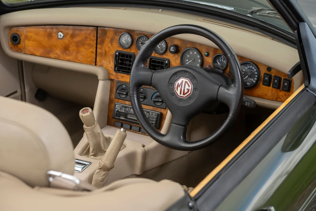 1997 MG RV8 - Image 8 of 31