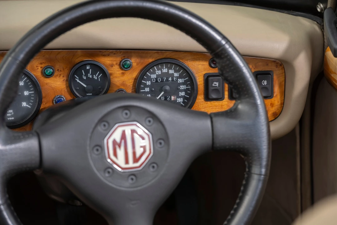 1997 MG RV8 - Image 14 of 31