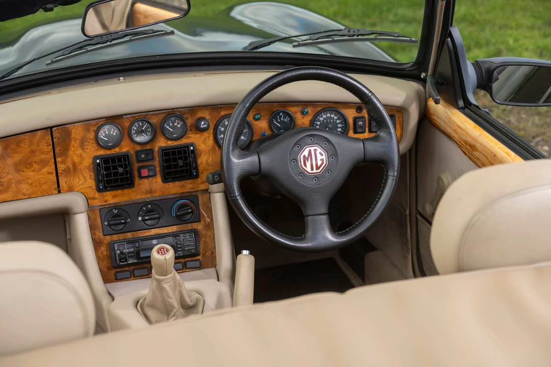 1997 MG RV8 - Image 17 of 31