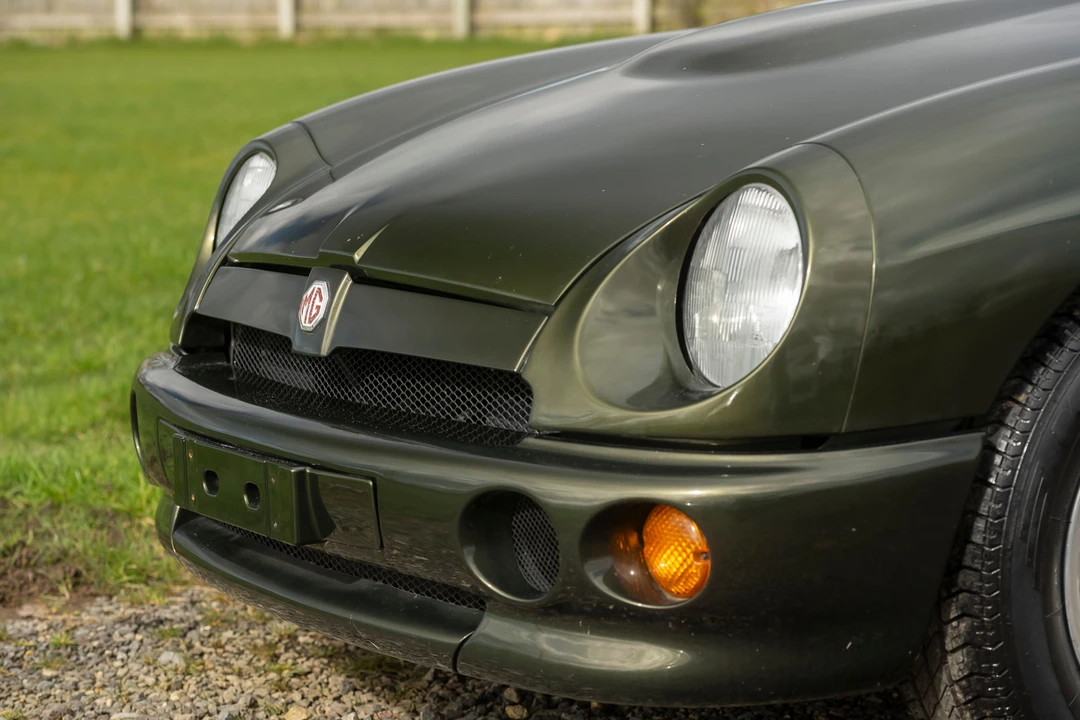 1997 MG RV8 - Image 2 of 31