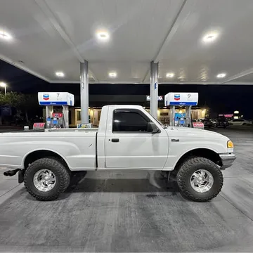 1997 Mazda B-Series Regular Cab B2500 SE Short Bed