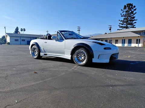 1997 Mazda MX-5 Miata Club Convertible 2D