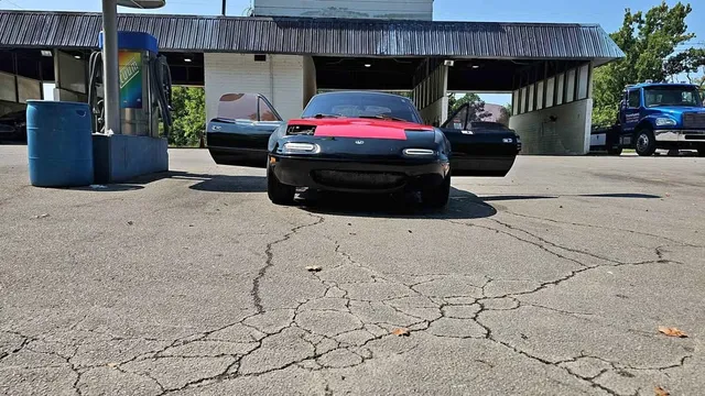 1997 Mazda MX-5 Convertible 2D