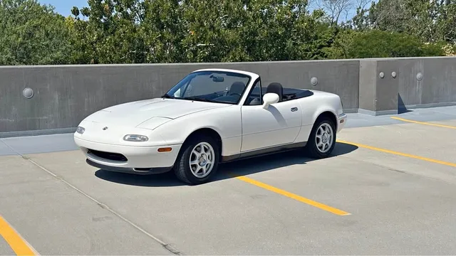 1997 Mazda MX-5 Convertible 2D