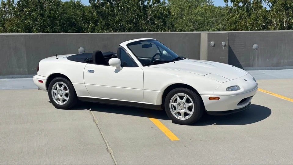 1997 Mazda NA MX-5 Miata - Image 5 of 10