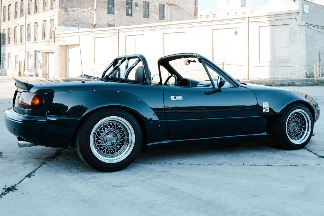 1997 Mazda NA MX-5 Miata - Image 2 of 31