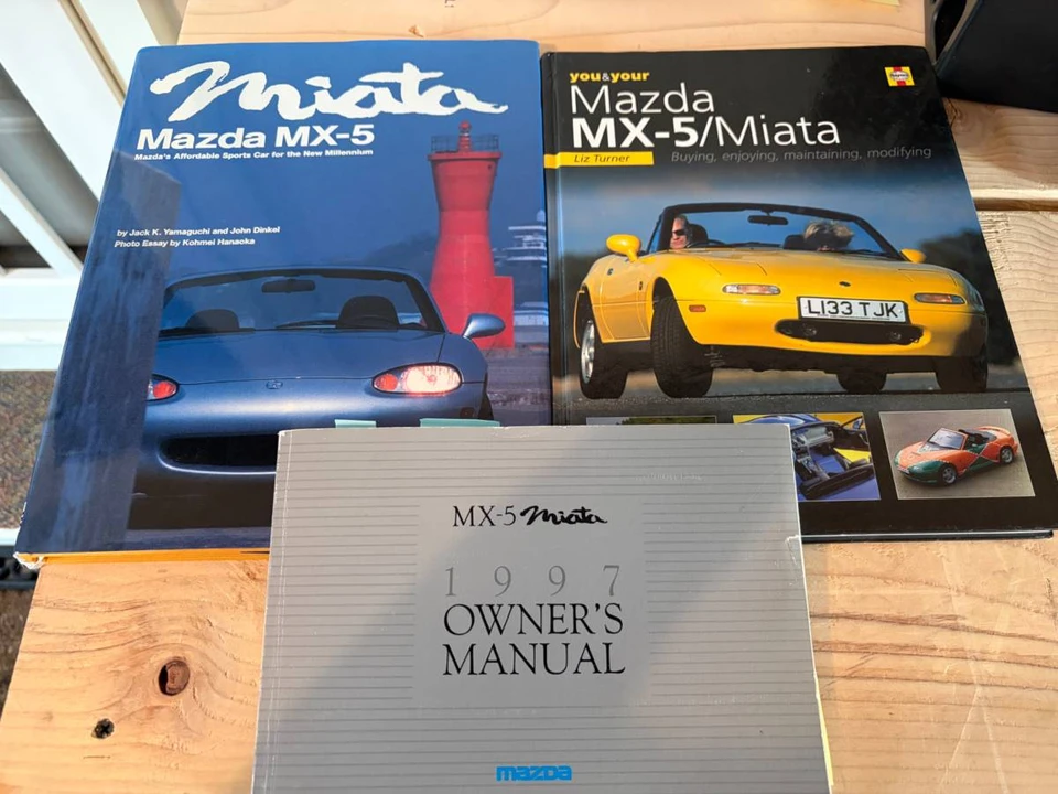 1997 Mazda NA MX-5 Miata - Image 8 of 12