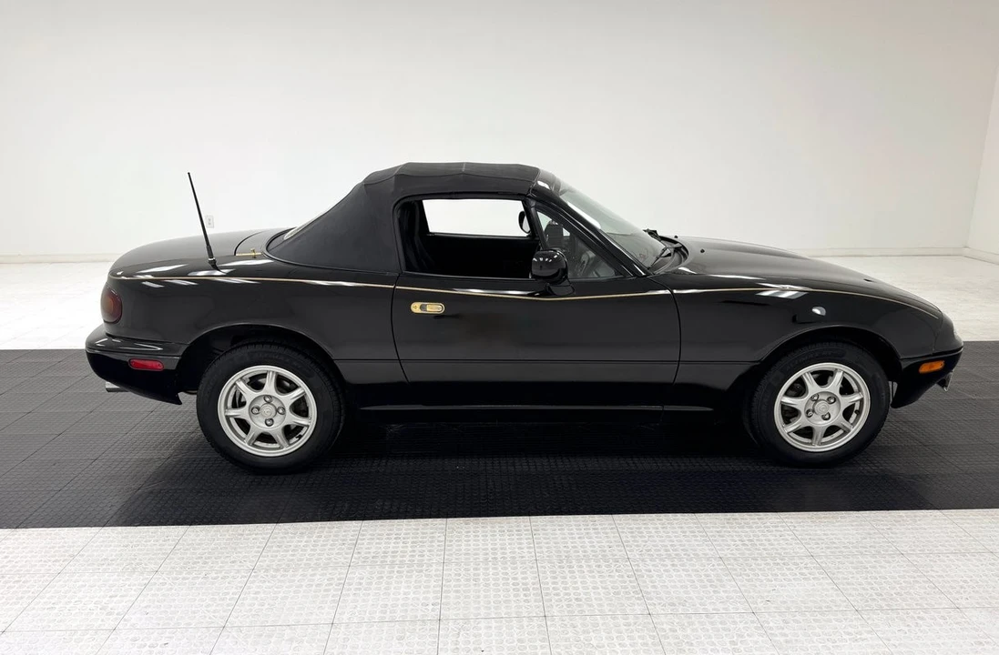 1997 Mazda NA MX-5 Miata - Image 9 of 12