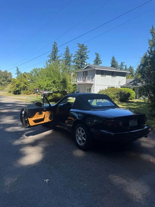 1997 Mazda NA MX-5 Miata - Image 4 of 8