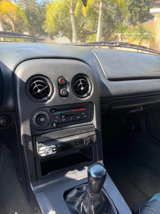 1997 Mazda NA MX-5 Miata - Image 9 of 12